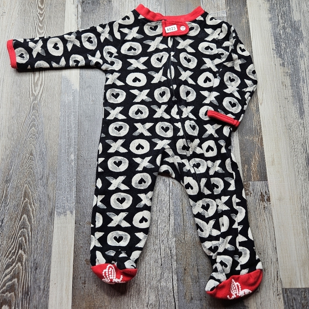 Burt's Bees Baby Valentine's Day Zippie Newborn X O pattern